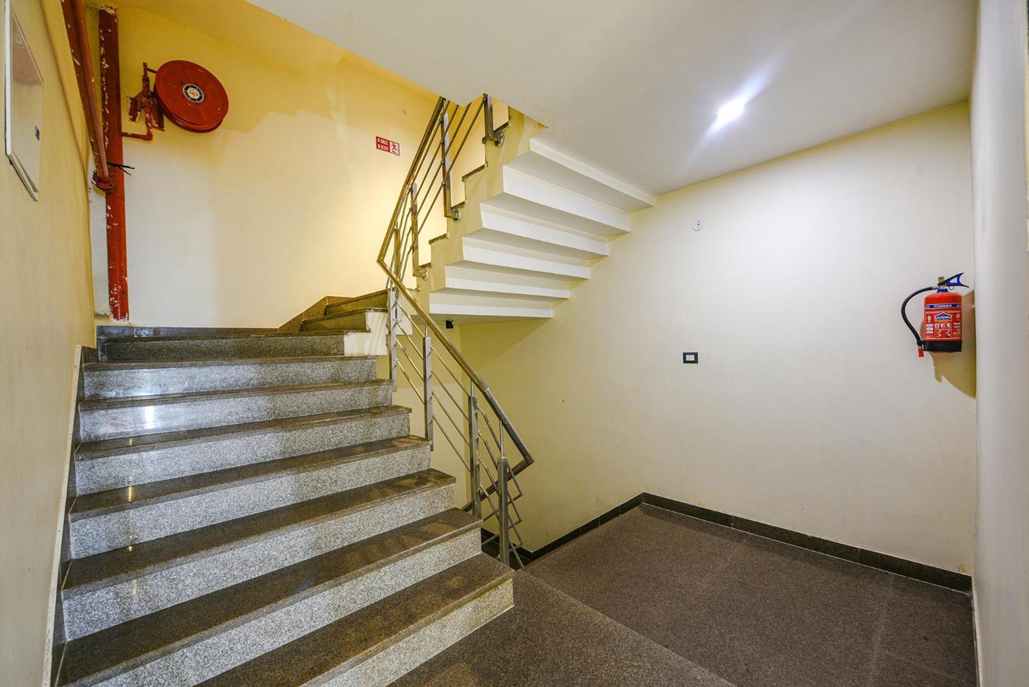 Fabhotel Prime Apple Tree Residency New Delhi Buitenkant foto