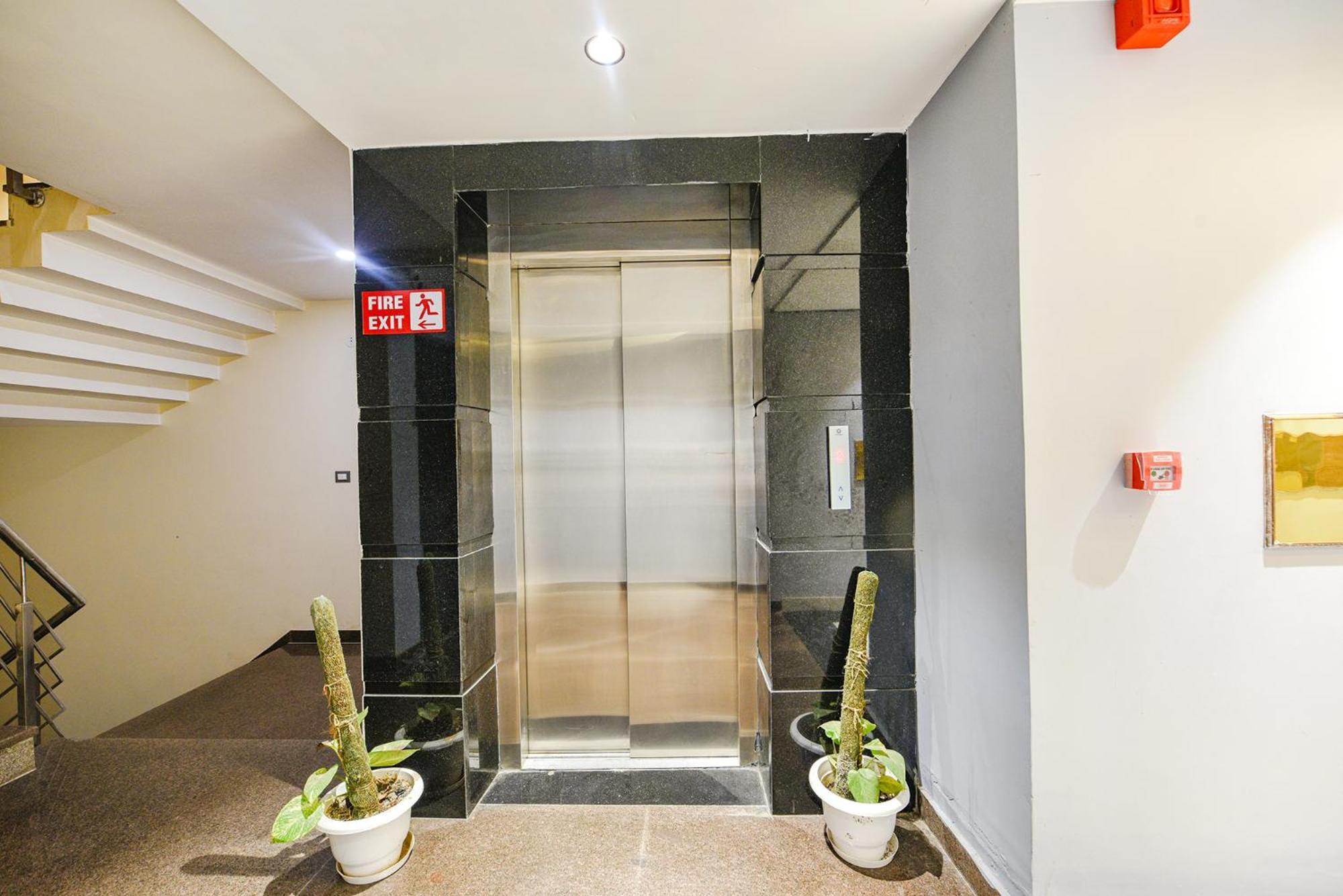 Fabhotel Prime Apple Tree Residency New Delhi Buitenkant foto